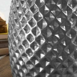 Alu Designtisch In Silber - Iliavos -Raik Shop alu designtisch in silber mit zylinderform 32x42x32 iliavos 03