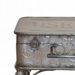 Metall Truhentisch Im Koffer Design Mit Print Magic Industry Style -Raik Shop metall truhentisch im koffer design mit print industry style magic 03