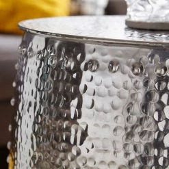 Ungewöhnlicher Beistelltisch In Fass Optik - Anela 10 Ungewöhnlicher Beistelltisch In Fass Optik - Anela -Raik Shop ungewoehnlicher beistelltisch in fass optik aus aluminium in silber anela 03